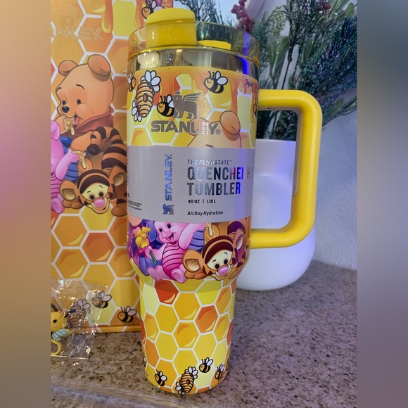 Winnie the Pooh 40oz tumbler - Picture 4 of 6